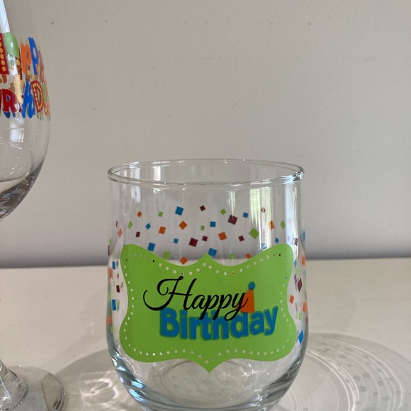 Happy Birthday 🎉🎁🎂 Wine Glasses NWT - Picture 3 of 4